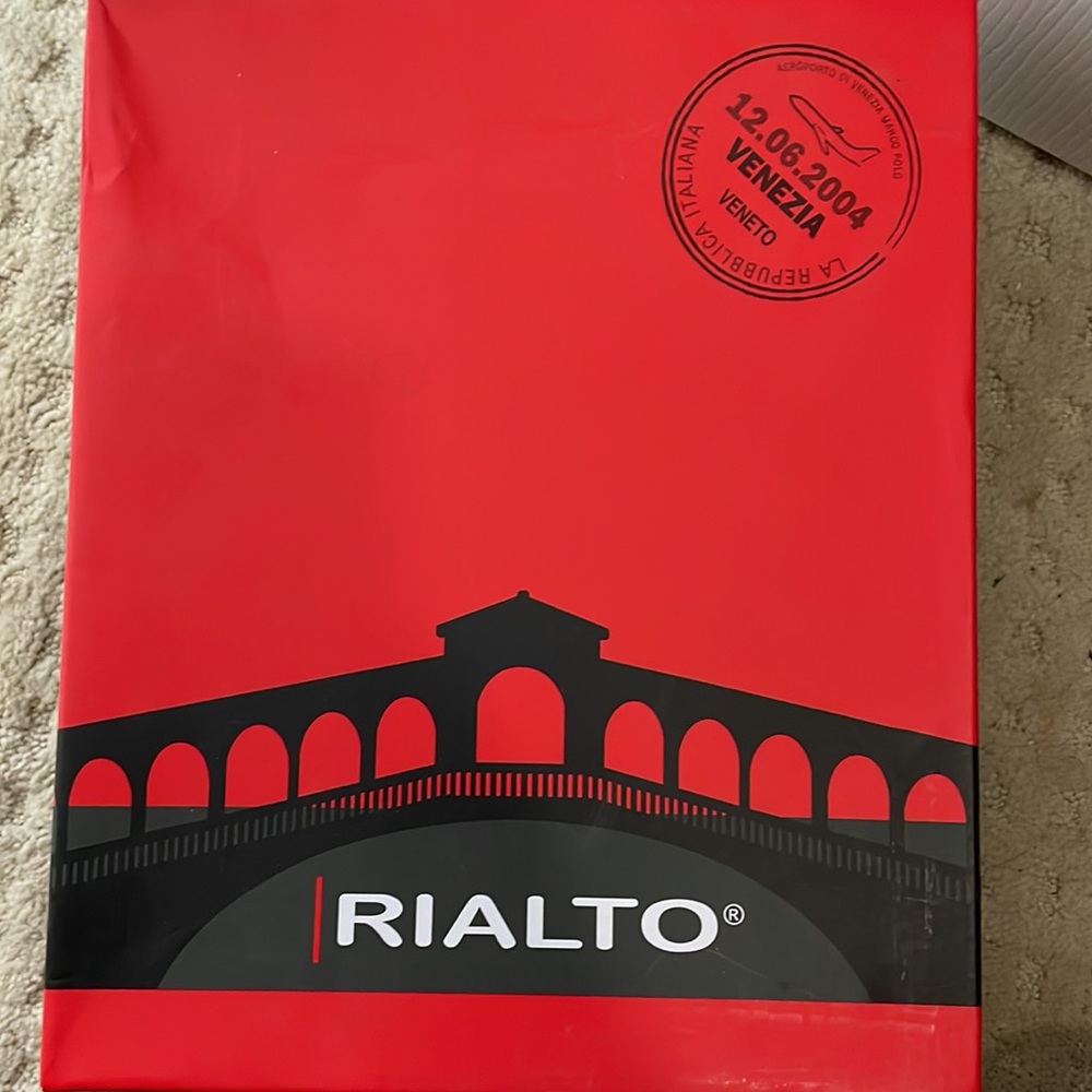 NWT Rialto Campari Cream/Metallic Size 8. Brand New In Box. Never Worn. - Picture 2 of 3